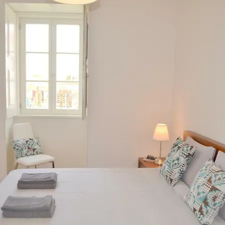 Rh Mouraria Garden, Swimming Pool & View Apartment