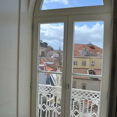 Rh Mouraria Garden, Swimming Pool & View Apartment